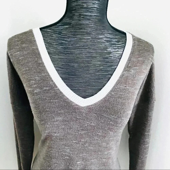 ARITZIA WILFRED LONG TAUPE V NECK  SWEATER SIZE SMALL - Picture 2 of 9